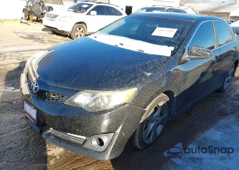 2014 Toyota Camry Se V6 z USA, uszkodzony, nr VIN 4T1BK1FK0EU541269